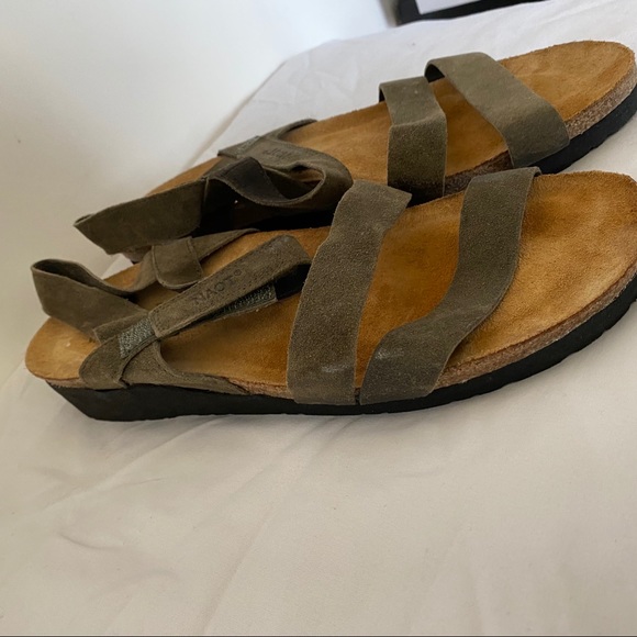 Naot Womens Size 44 Sandals Green Suede Flats - Picture 3 of 7
